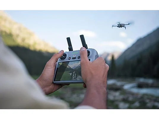 DJI Mini 4 Pro Fly More Combo (DJI RC 2) Mini-Kameradrohne, Grau