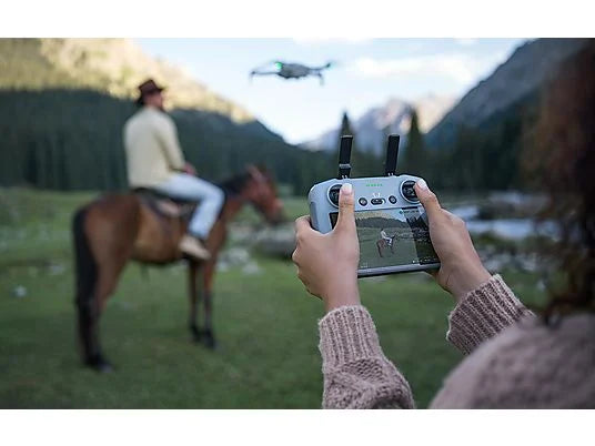 DJI Mini 4 Pro Fly More Combo (DJI RC 2) Mini-Kameradrohne, Grau